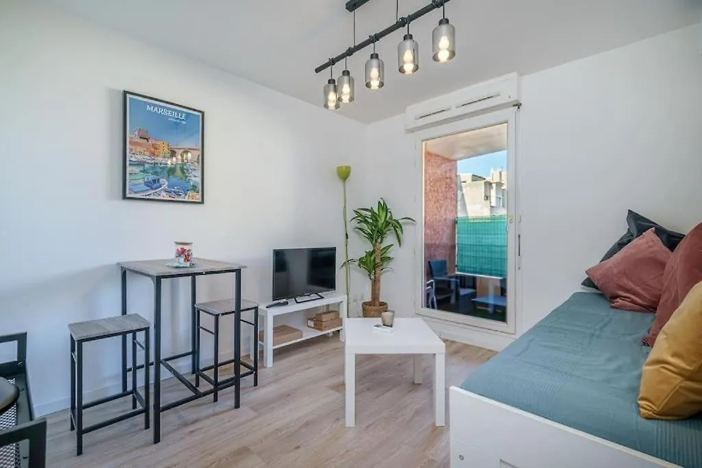 Apartment Appartement Climatise Avec Terrasse Tout Equipe A 5Min De La Gare St Charles Marseilles
