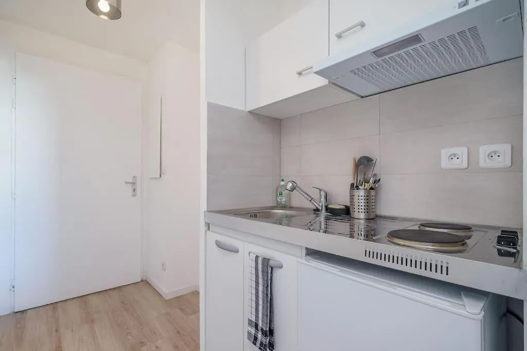 Apartment Appartement Climatise Avec Terrasse Tout Equipe A 5Min De La Gare St Charles Marseilles Frankreich