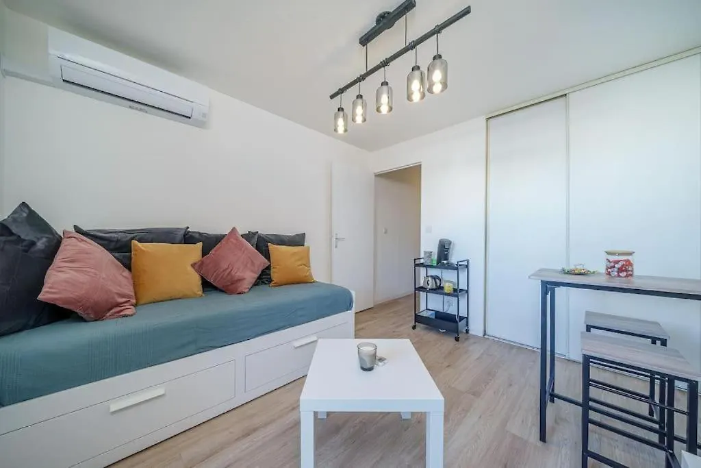 Appartement Climatise Avec Terrasse Tout Equipe A 5Min De La Gare St Charles Marseilles