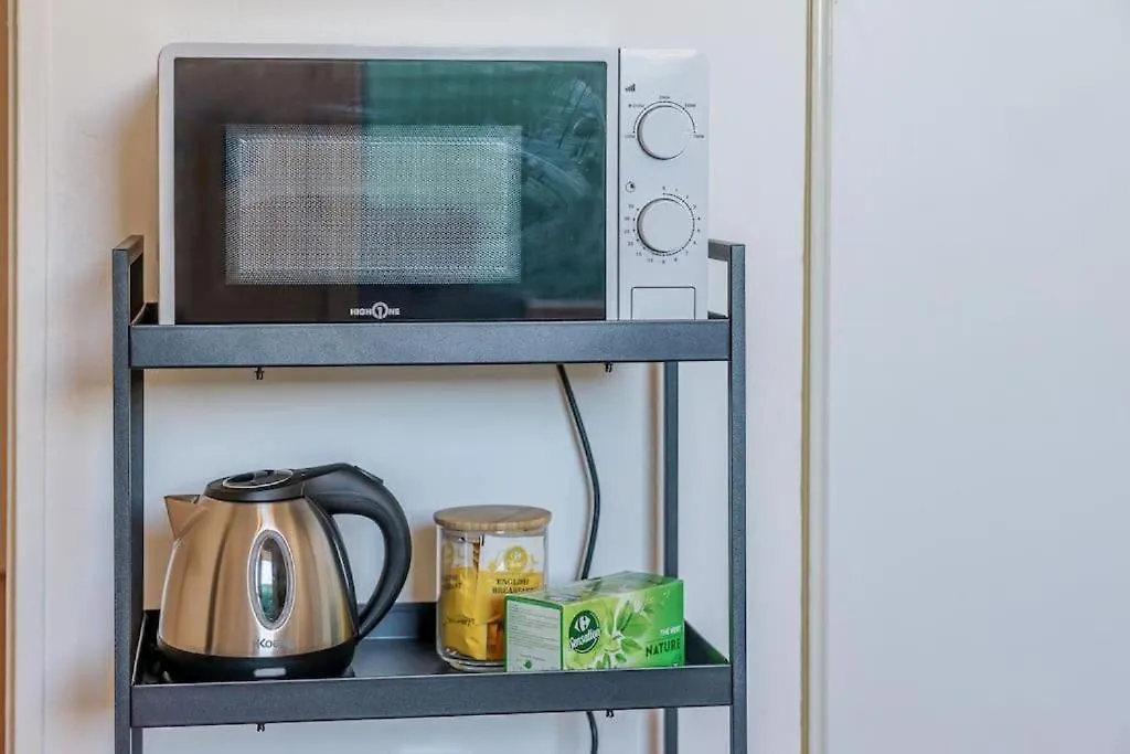 Appartement Climatise Avec Terrasse Tout Equipe A 5Min De La Gare St Charles Marseilles Apartment