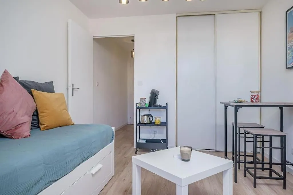 Appartement Climatise Avec Terrasse Tout Equipe A 5Min De La Gare St Charles Marseilles