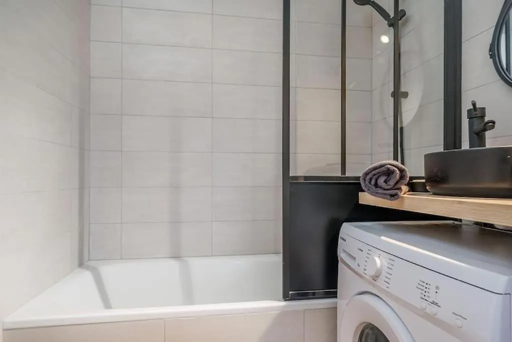 Appartement Climatise Avec Terrasse Tout Equipe A 5Min De La Gare St Charles Marseilles